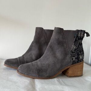TOMS Esme Chelsea Gray Suede Elastic-Gore Slip-On Ankle Bootie Size 8.5